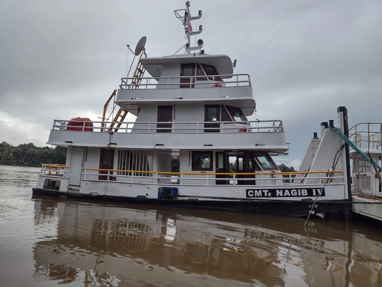 Rebocador na bacia amazônica
